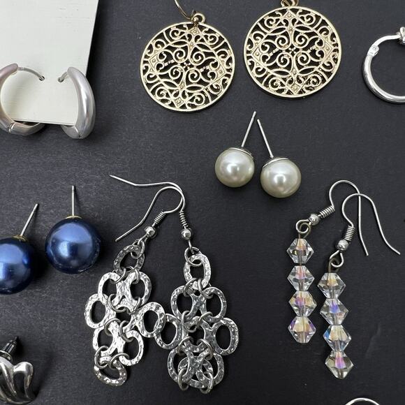 Pierced Fashion Earrings Lot 45 Pair Gold & Silver Tone Variety Wearable Vtg Now - Picture 5 of 11